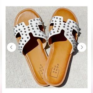 Shu Shop Brie Studded Sandal White/Silver 11